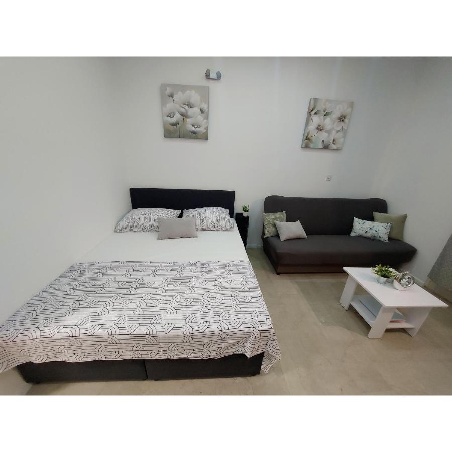 Studio Apartment Lee Split Exterior photo