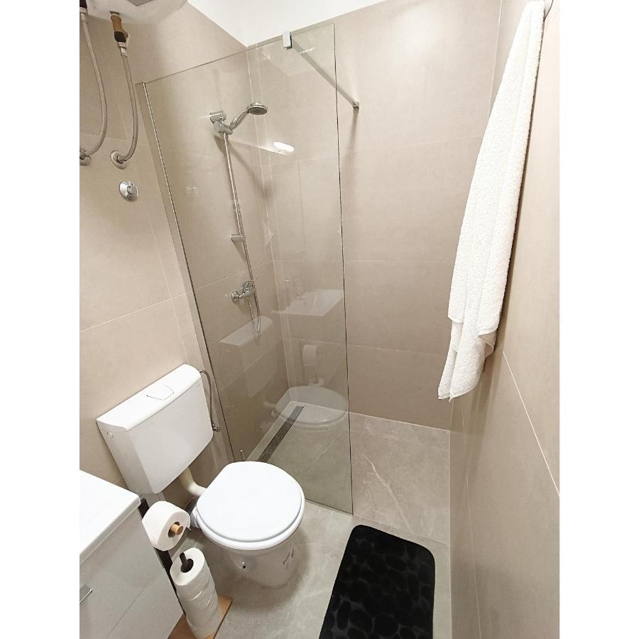 Studio Apartment Lee Split Exterior photo
