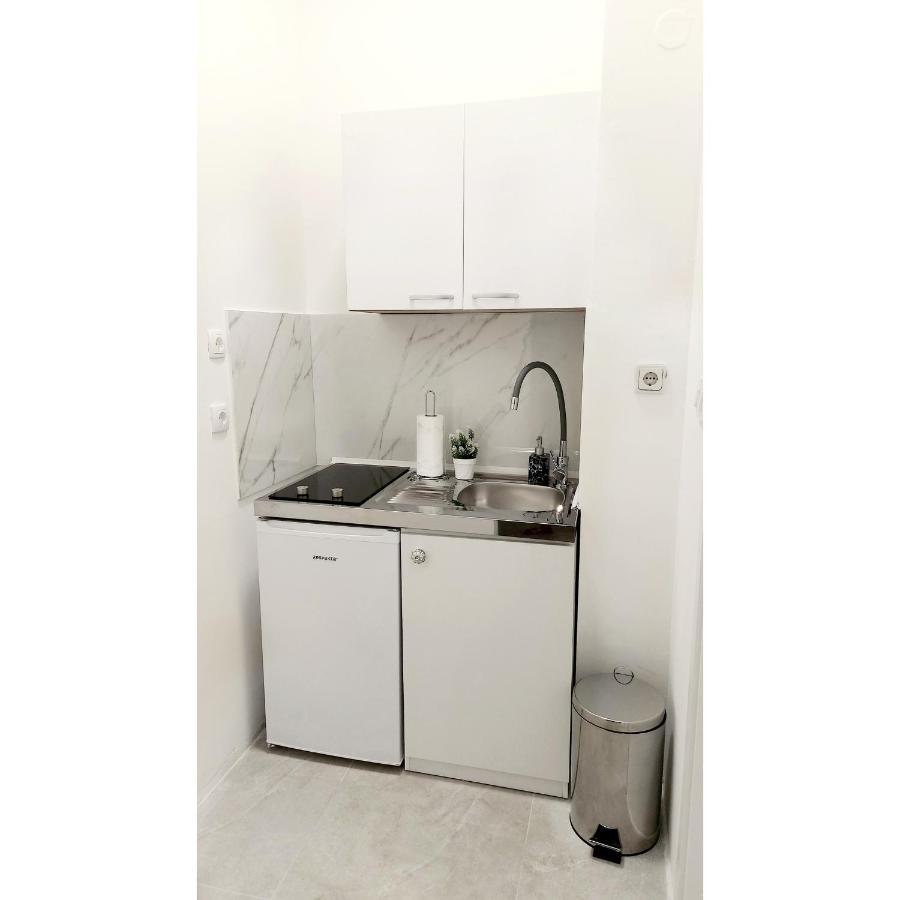 Studio Apartment Lee Split Exterior photo
