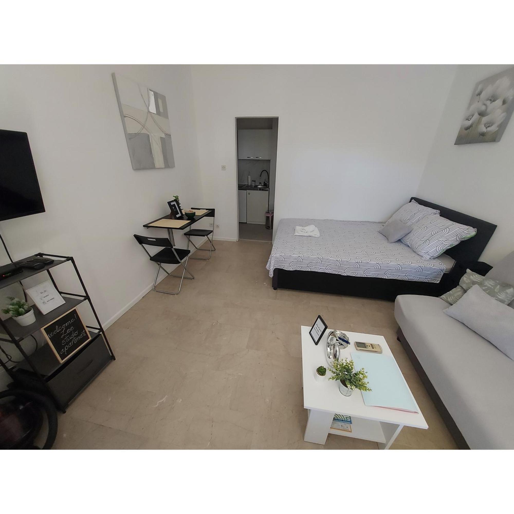 Studio Apartment Lee Split Exterior photo